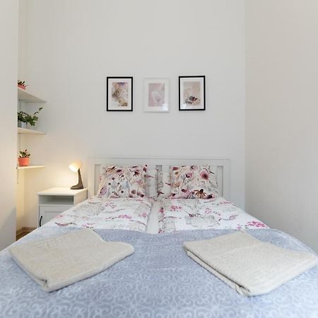 Emily'S Lovely Place Будапеща Екстериор снимка