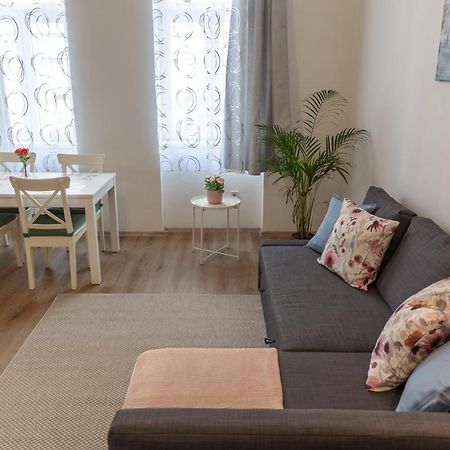 Emily'S Lovely Place Будапеща Екстериор снимка