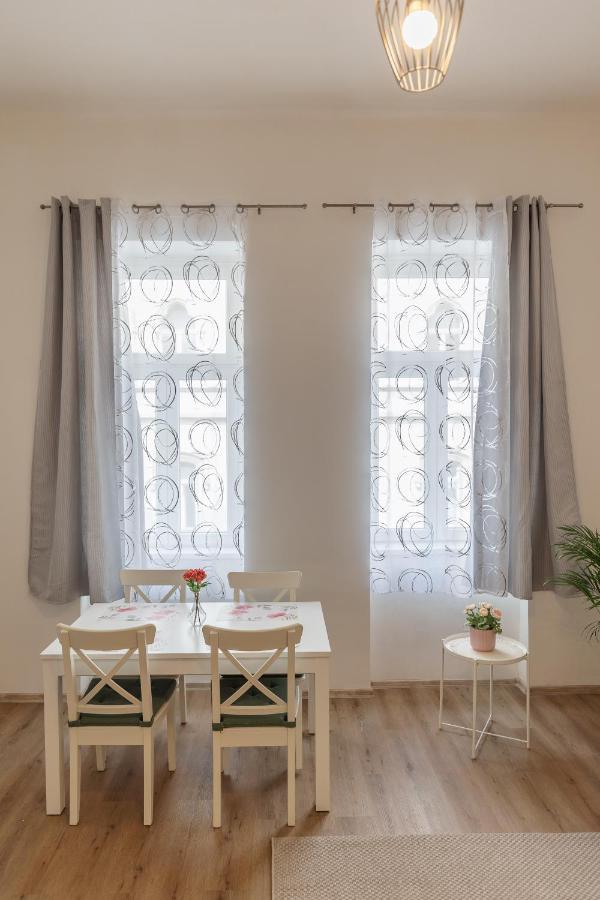 Emily'S Lovely Place Будапеща Екстериор снимка