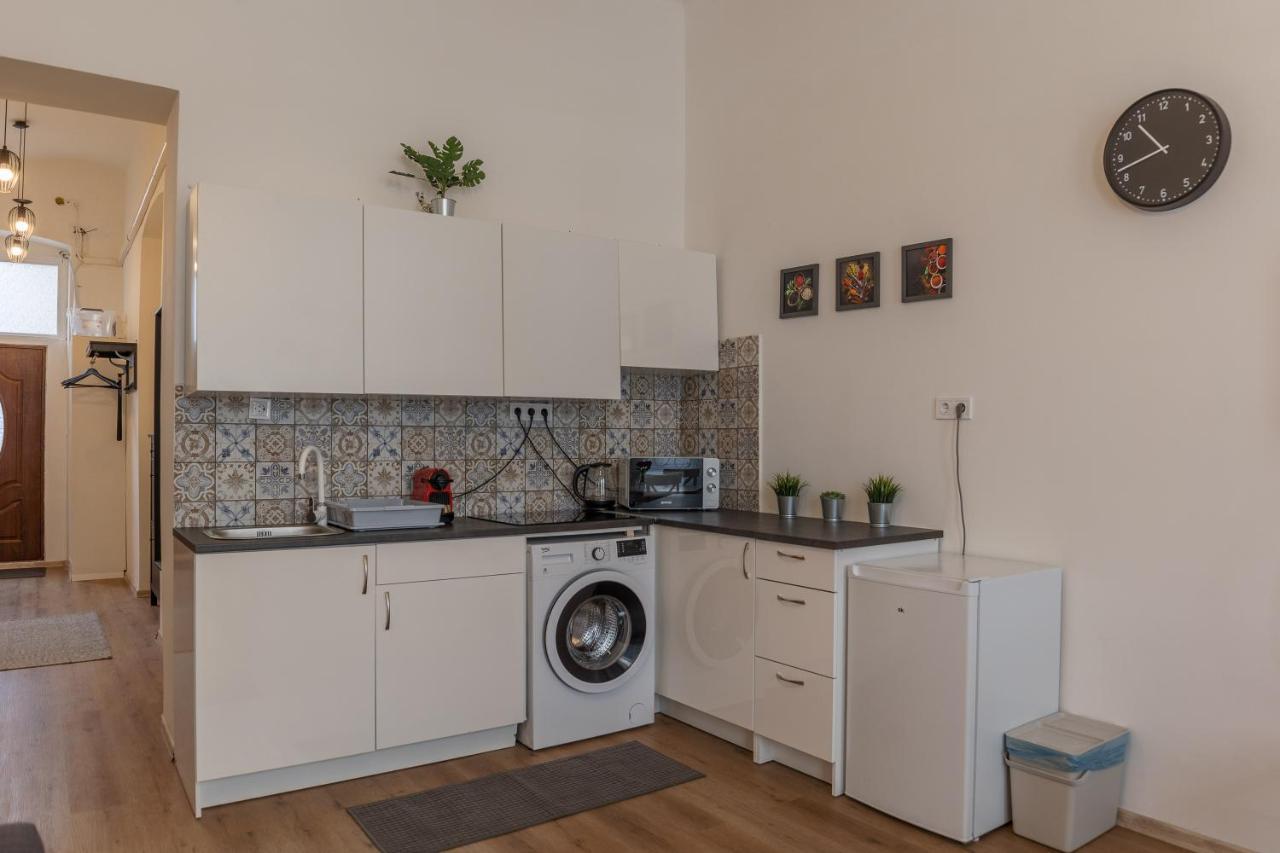 Emily'S Lovely Place Будапеща Екстериор снимка