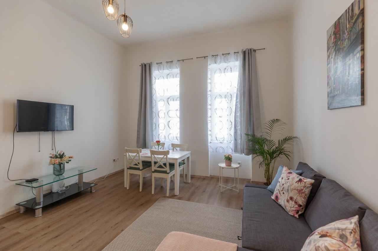 Emily'S Lovely Place Будапеща Екстериор снимка