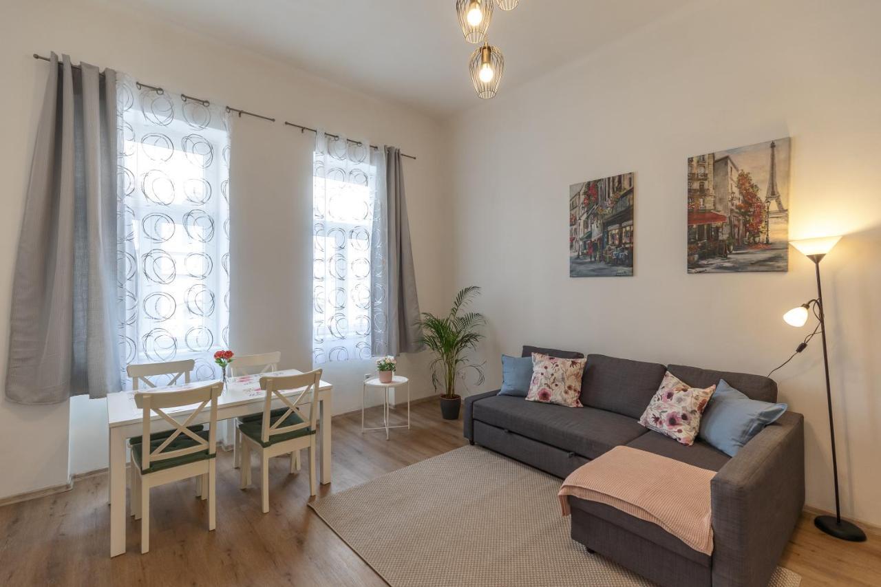 Emily'S Lovely Place Будапеща Екстериор снимка
