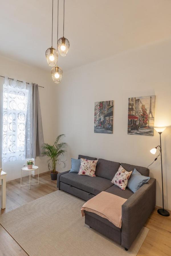 Emily'S Lovely Place Будапеща Екстериор снимка