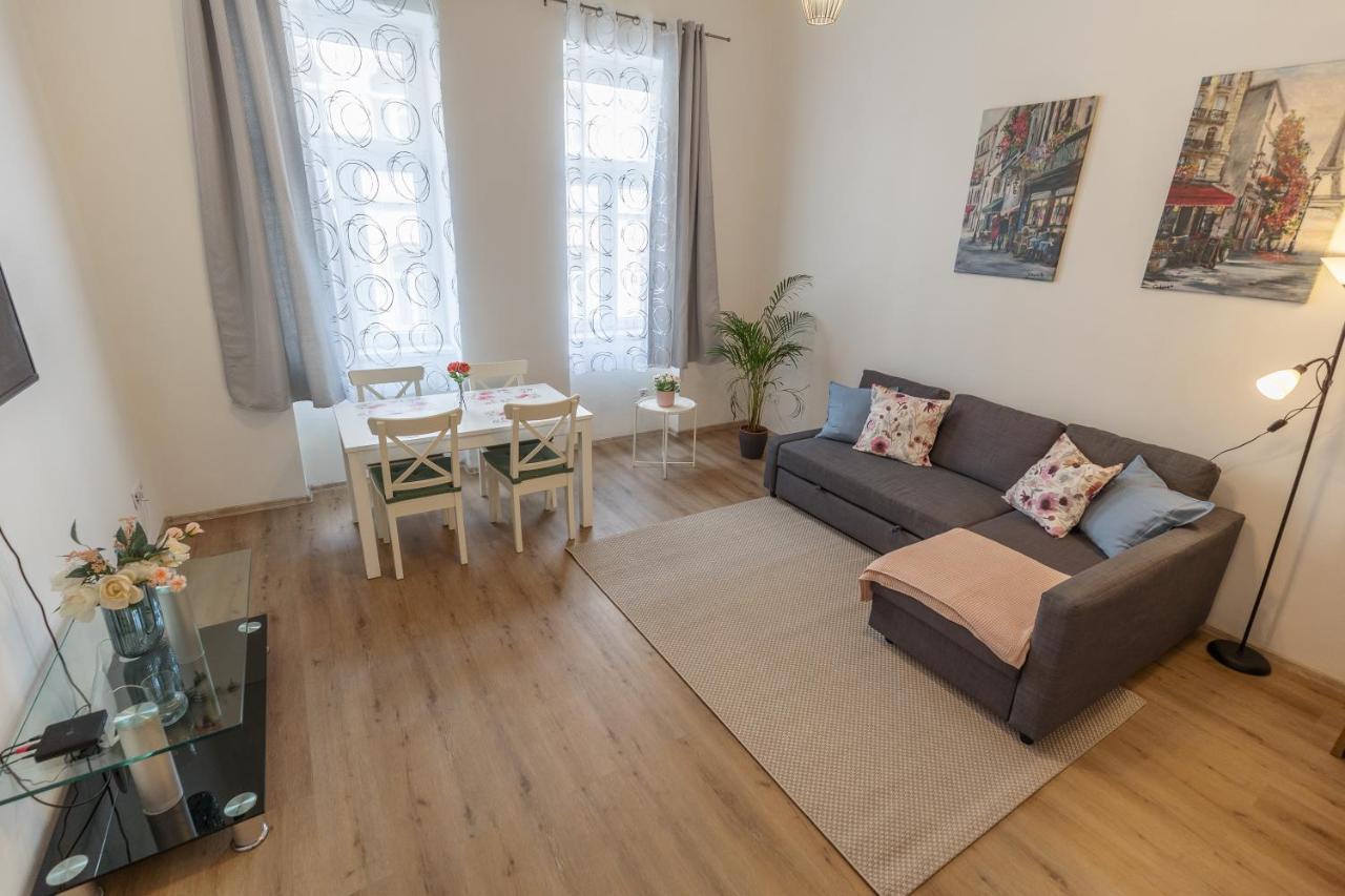 Emily'S Lovely Place Будапеща Екстериор снимка