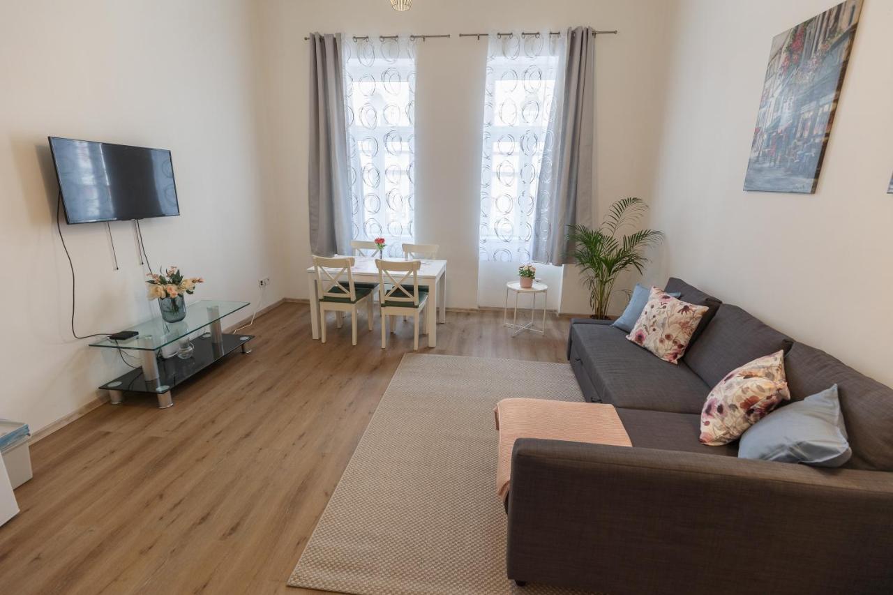 Emily'S Lovely Place Будапеща Екстериор снимка